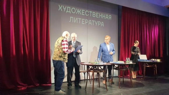 Роман Виктора Слипенчука «Зинзивер» отмечен премией «Культурный империум. Книги и проекты» Роман Виктора Слипенчука «Зинзивер» отмечен премией «Культурный империум. Книги и проекты»