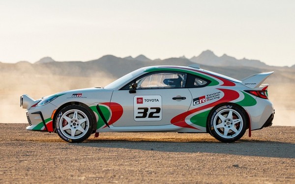 Призрак Toyota Celica GT-Four вселился в купе Toyota GR86 вместе с полным приводом Призрак Toyota Celica GT-Four вселился в купе Toyota GR86 вместе с полным приводом