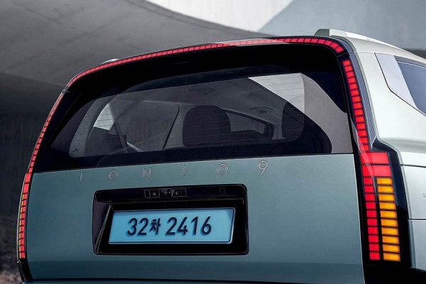 Флагманский кроссовер Hyundai Ioniq 9 оказался дешевле родственного Kia EV9 Флагманский кроссовер Hyundai Ioniq 9 оказался дешевле родственного Kia EV9