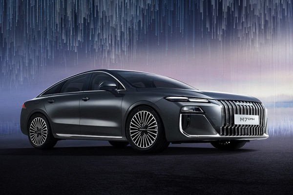 Показан большой седан Roewe M7 DMH в новом стиле от бывшего дизайнера BMW и Volkswagen Показан большой седан Roewe M7 DMH в новом стиле от бывшего дизайнера BMW и Volkswagen