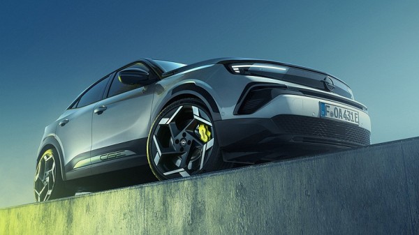 Рассекречен Opel Mokka GSE: техника от хот-хэтча Peugeot, до «сотни» – почти за 6 секунд Рассекречен Opel Mokka GSE: техника от хот-хэтча Peugeot, до «сотни» – почти за 6 секунд