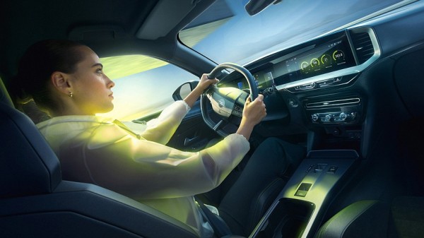 Рассекречен Opel Mokka GSE: техника от хот-хэтча Peugeot, до «сотни» – почти за 6 секунд Рассекречен Opel Mokka GSE: техника от хот-хэтча Peugeot, до «сотни» – почти за 6 секунд