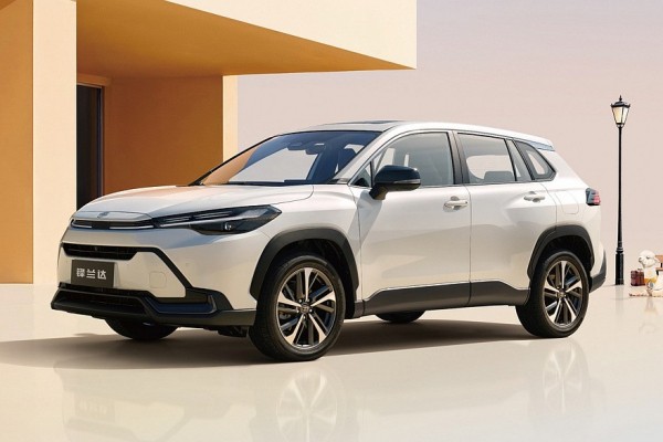 Кроссовер Toyota Frontlander после рестайлинга отдалился от Corolla Cross Кроссовер Toyota Frontlander после рестайлинга отдалился от Corolla Cross