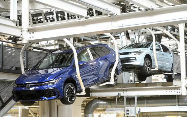 Volkswagen откладывает запуск электрического Golf: денег не хватает, рабочие стонут Volkswagen откладывает запуск электрического Golf: денег не хватает, рабочие стонут