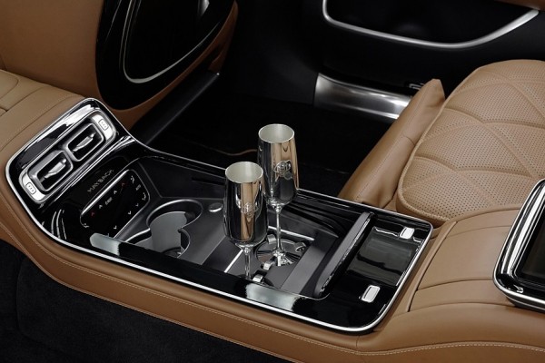 Mercedes-Maybach S-Class обзавёлся спецверсией V12 Edition с декором из золота Mercedes-Maybach S-Class обзавёлся спецверсией V12 Edition с декором из золота