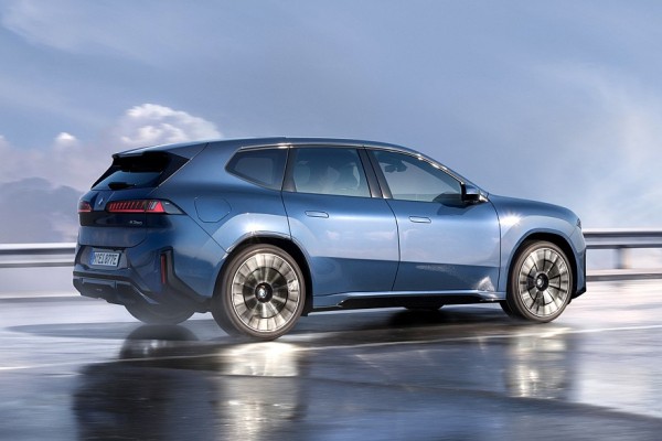 Новый BMW iX3: узкие ноздри, эксцентричный салон, 800 вольт и суперкомпьютеры Новый BMW iX3: узкие ноздри, эксцентричный салон, 800 вольт и суперкомпьютеры