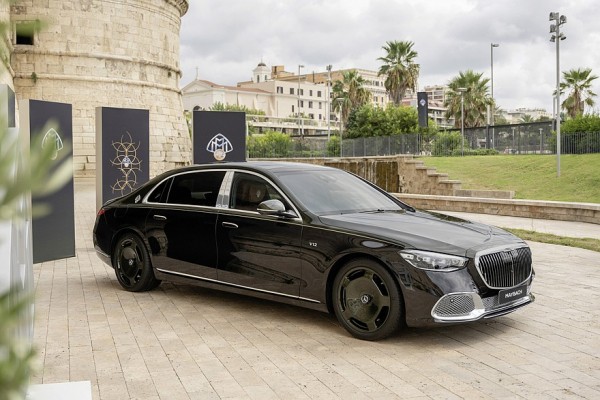 Mercedes-Maybach S-Class обзавёлся спецверсией V12 Edition с декором из золота Mercedes-Maybach S-Class обзавёлся спецверсией V12 Edition с декором из золота