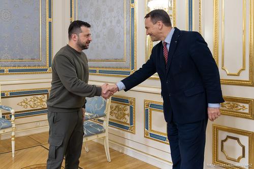 Сикорский: Польша не видит оснований для разрыва дипотношений с Россией Сикорский: Польша не видит оснований для разрыва дипотношений с Россией