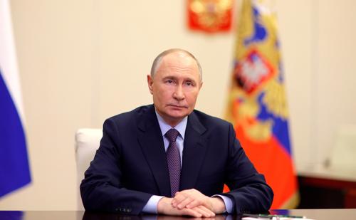 Владимир Путин вручил награды паралимпийцам и их тренерам Владимир Путин вручил награды паралимпийцам и их тренерам