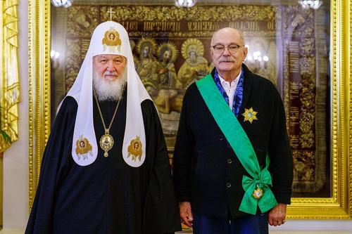 Глава РПЦ Кирилл наградил Никиту Михалкова, отмечающего юбилей, орденом Славы и чести 