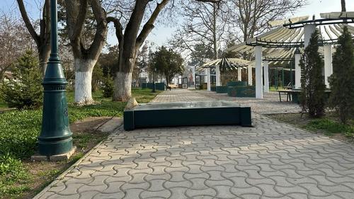 В Крыму столь сильный ветер, что падали информационные стенды В Крыму столь сильный ветер, что падали информационные стенды