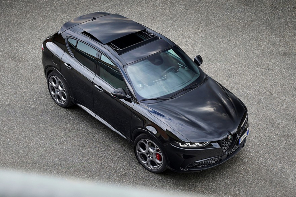 Alfa Romeo Tonale 2025 модельного года: обновки в салоне и сокращённая моторная гамма