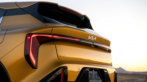 Kia K4 хэтчбек справил премьеру в США: элегантнее седана, но без технических отличий